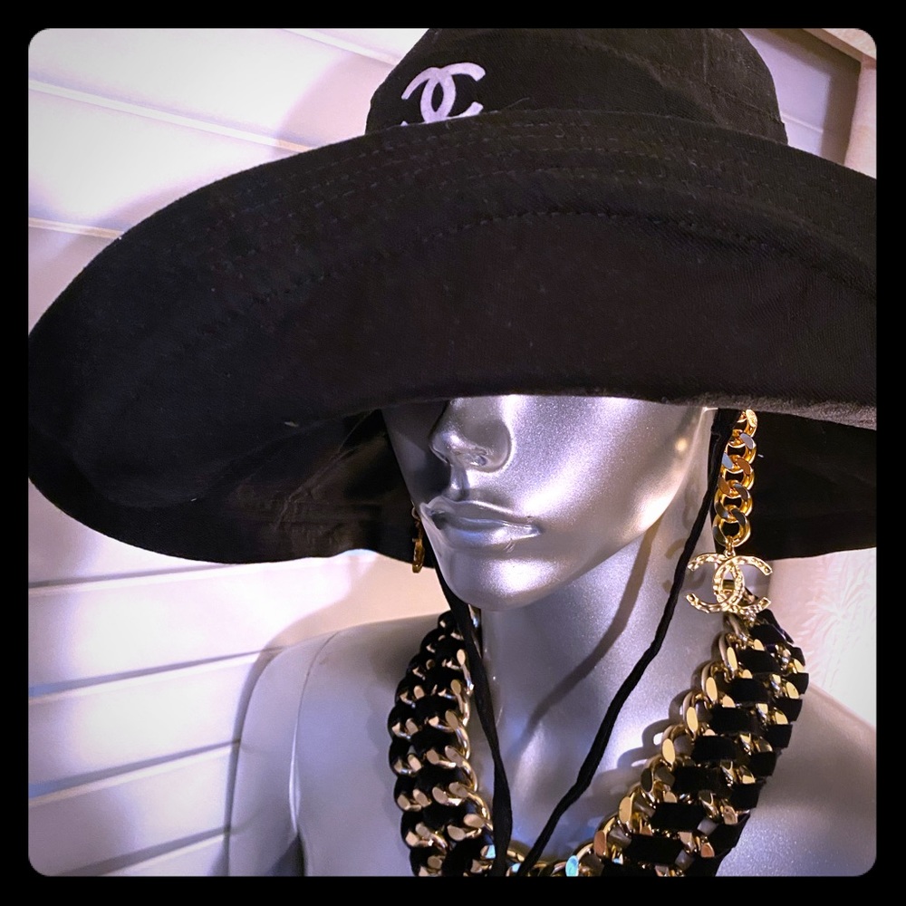 Do NOT Buy❌SOLD-Vintage Chanel Logo